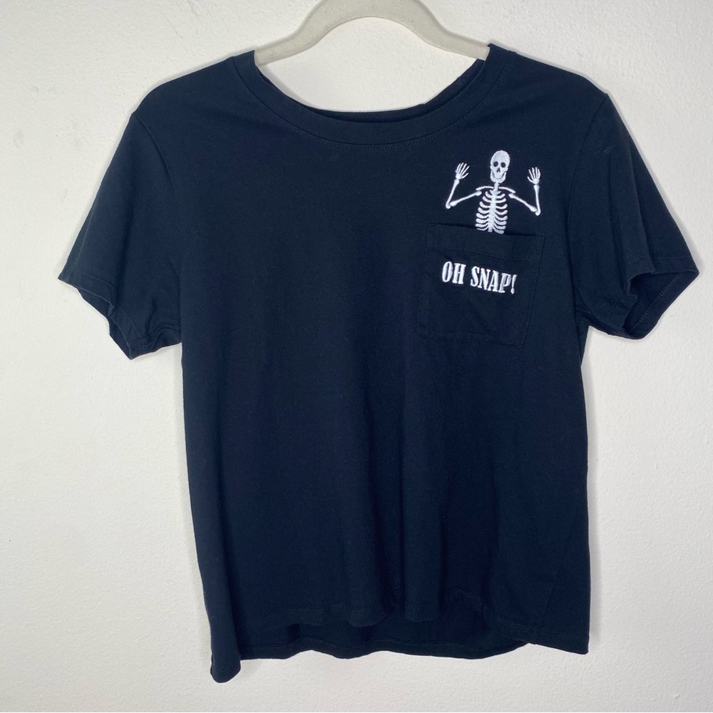 Love peace and lazy days oh snap skeleton crew neck pocket Tee womens size large
